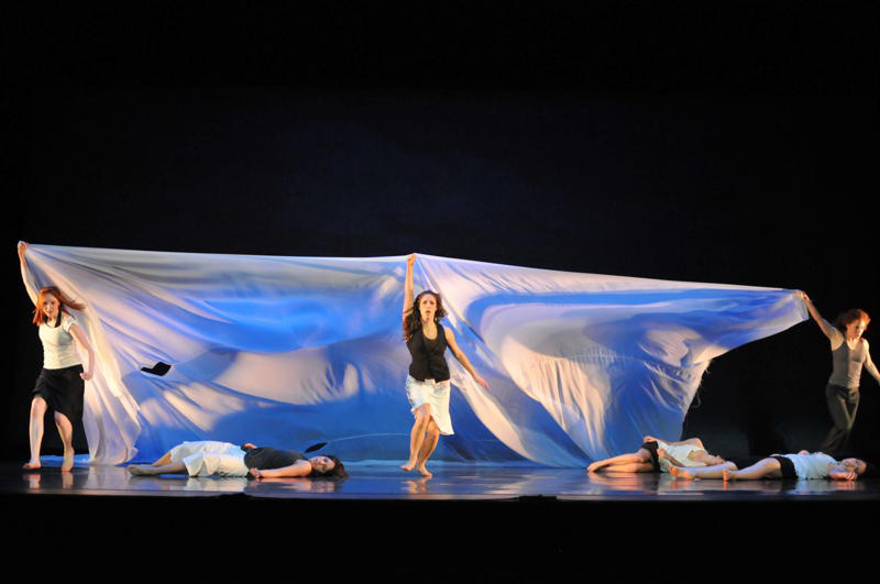 Image from performance of Sangre (Blood) by Olga Barrios